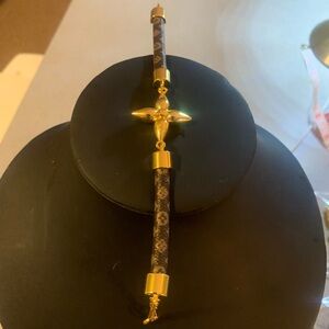 Elegant Gold and Brown Bracelet